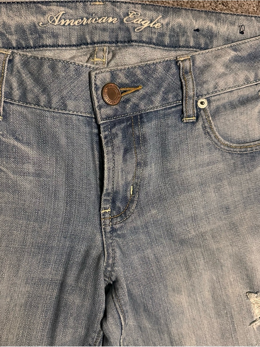 American Eagle Favorite Boyfriend Distressed Jeans Size 8 Light Wash - Picture 6 of 10